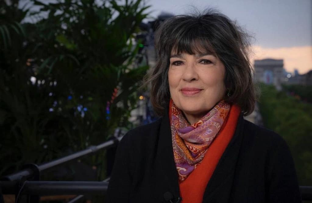 Christiane Amanpour looks beautiful in picture where she is seen wearing black coat and multicolor Scarf